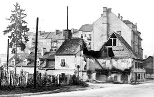 (Foto AGIS)Zerstörte Ecke von dem Wiederaufbau - 1950 ca.