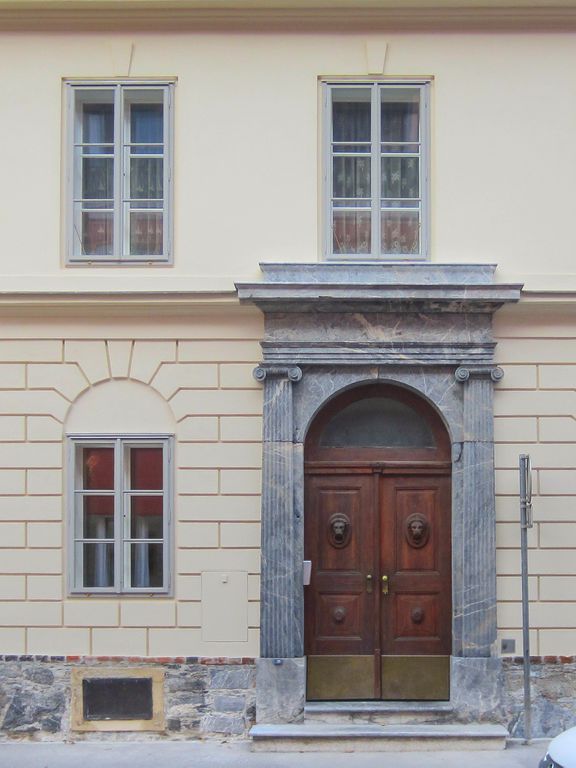 Datei:Eingang Steinportal.jpg