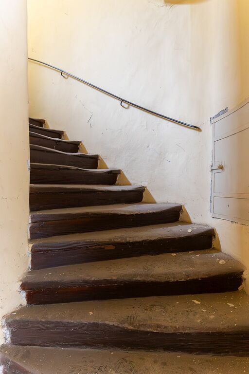 Datei:Zisterdorf Kirchenplatz 23 Stiege.jpg