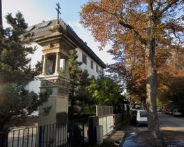 Kreuzsäule hinter dem Zaum - 2016