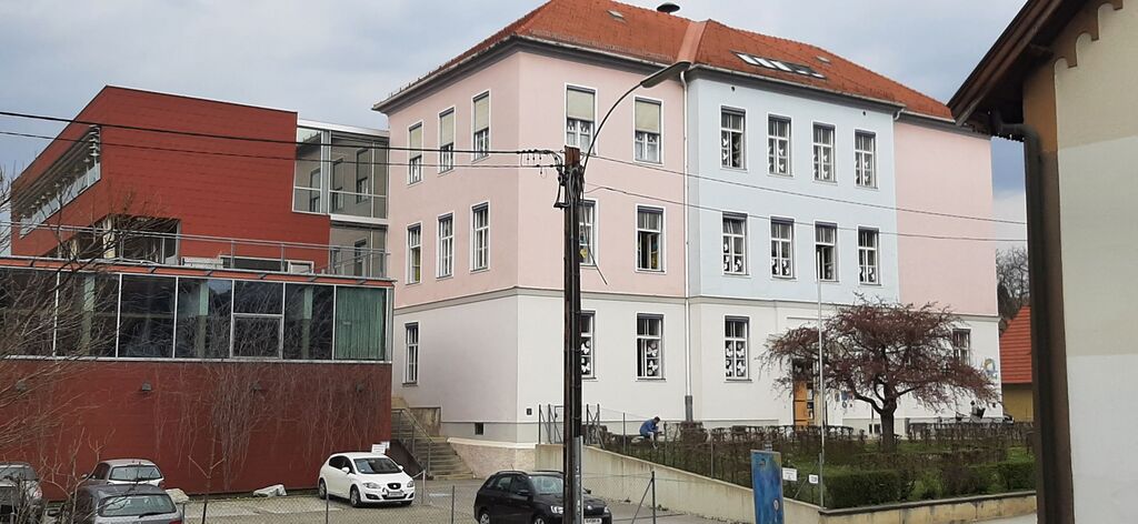 Datei:Waltendorfer Hauptstraße 17, Schule.jpg