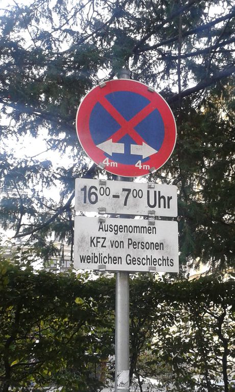 Datei:Mozartgasse 3, Meerscheinschlössl, Parken für Frauen.jpg