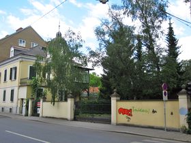 Straßenfront heute