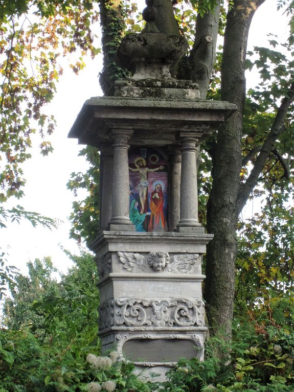 Datei:Kalvarienbergstraße 84, Kreuzsäule b.jpg