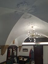 Historistische Deckengestaltung im Café - 2023