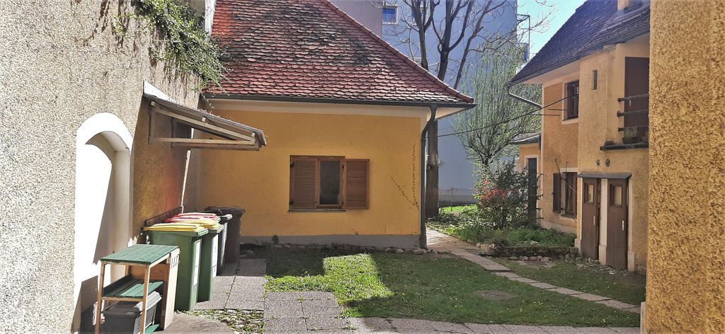 Datei:Kleegasse 1, Hof (3).jpg
